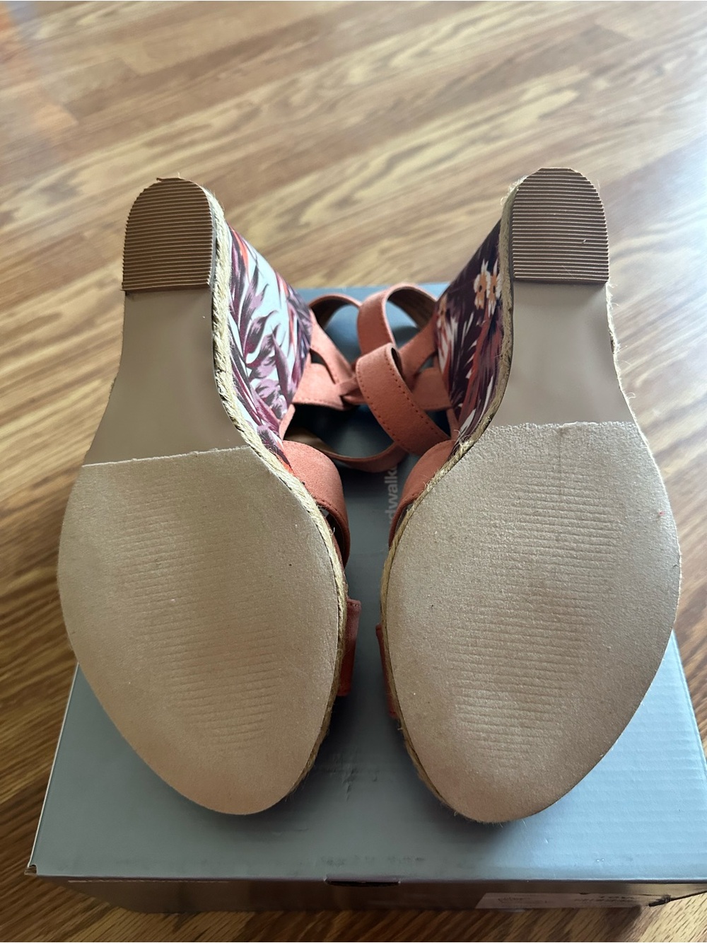 Avenue Coral Cross-Strap Ankle-Buckle Wedge Sandals. Size 10W - Picture 3 of 9